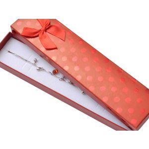 Červená papierová darčeková krabička s mašľou