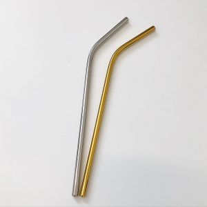 Kovová slamka zahnutá