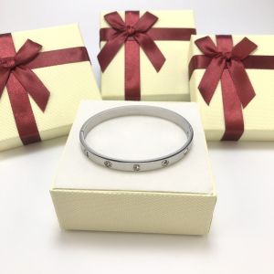 Dámsky oceľový náramok 